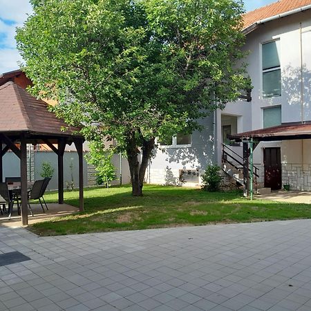 Apartman Kod Dide I Bake Vukovar Buitenkant foto