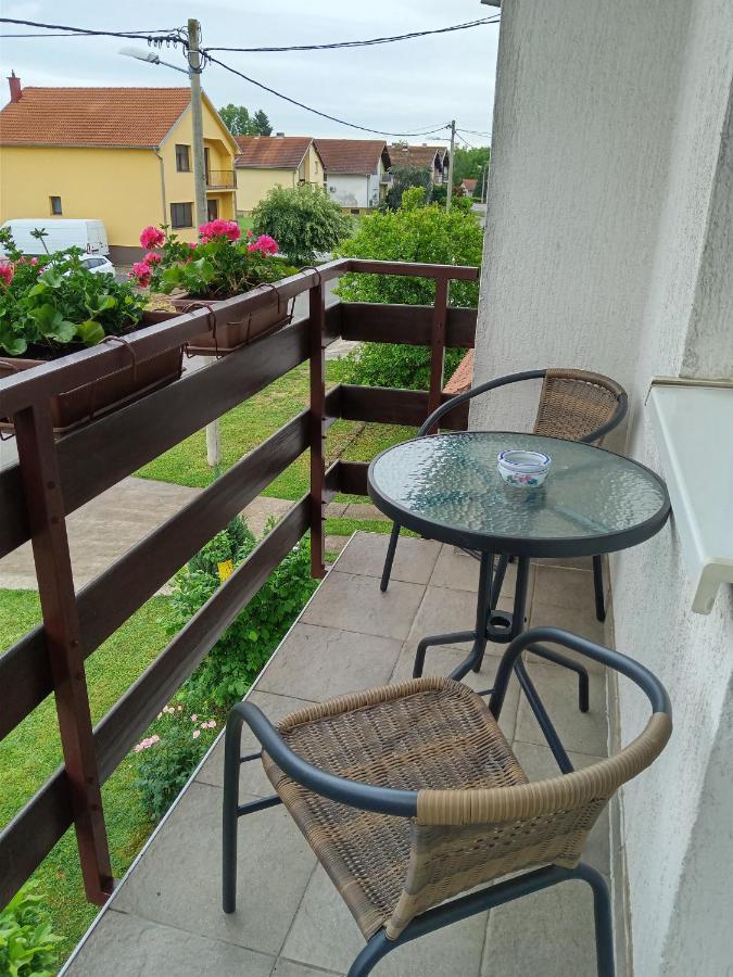 Apartman Kod Dide I Bake Vukovar Buitenkant foto