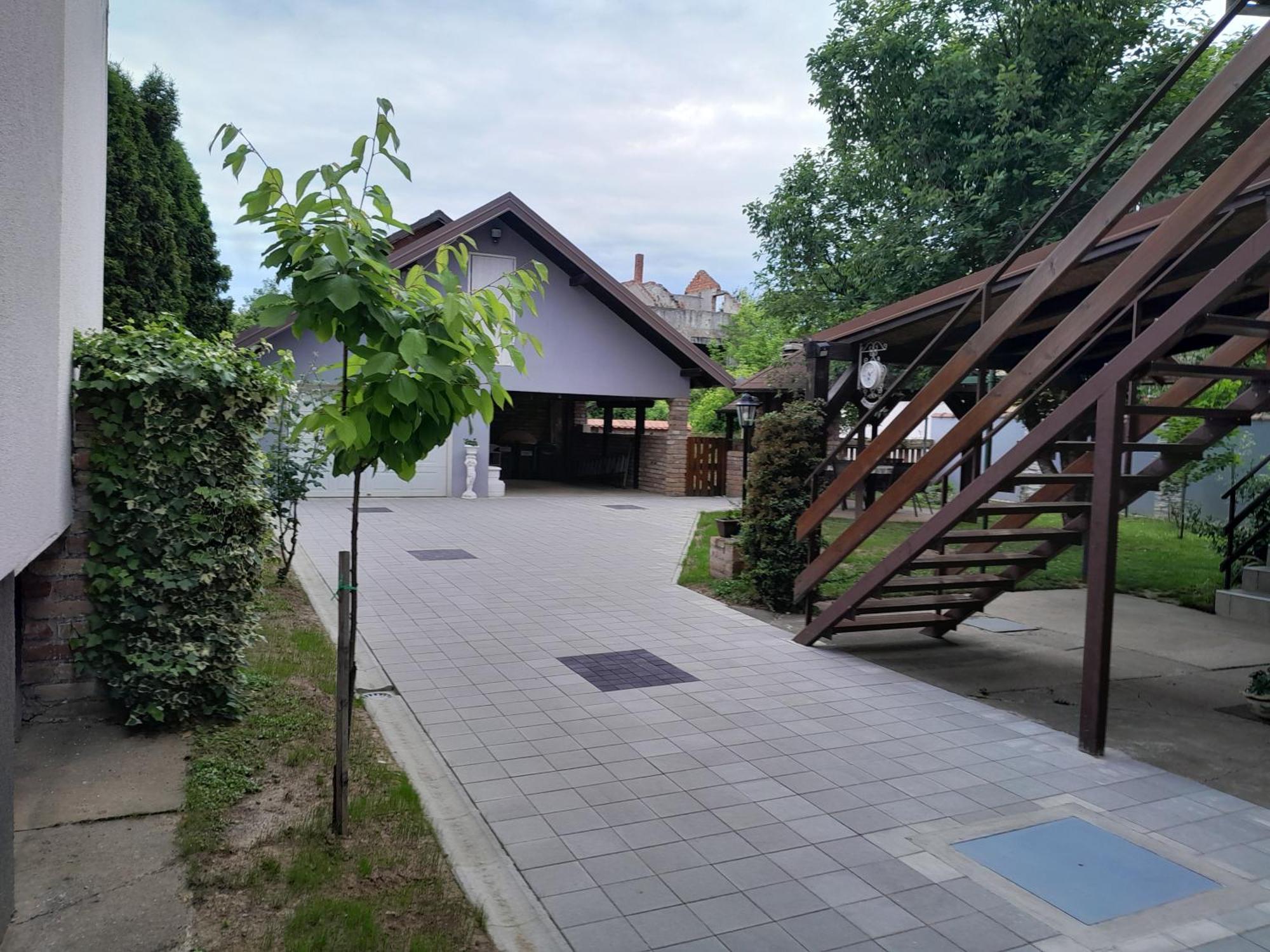 Apartman Kod Dide I Bake Vukovar Buitenkant foto