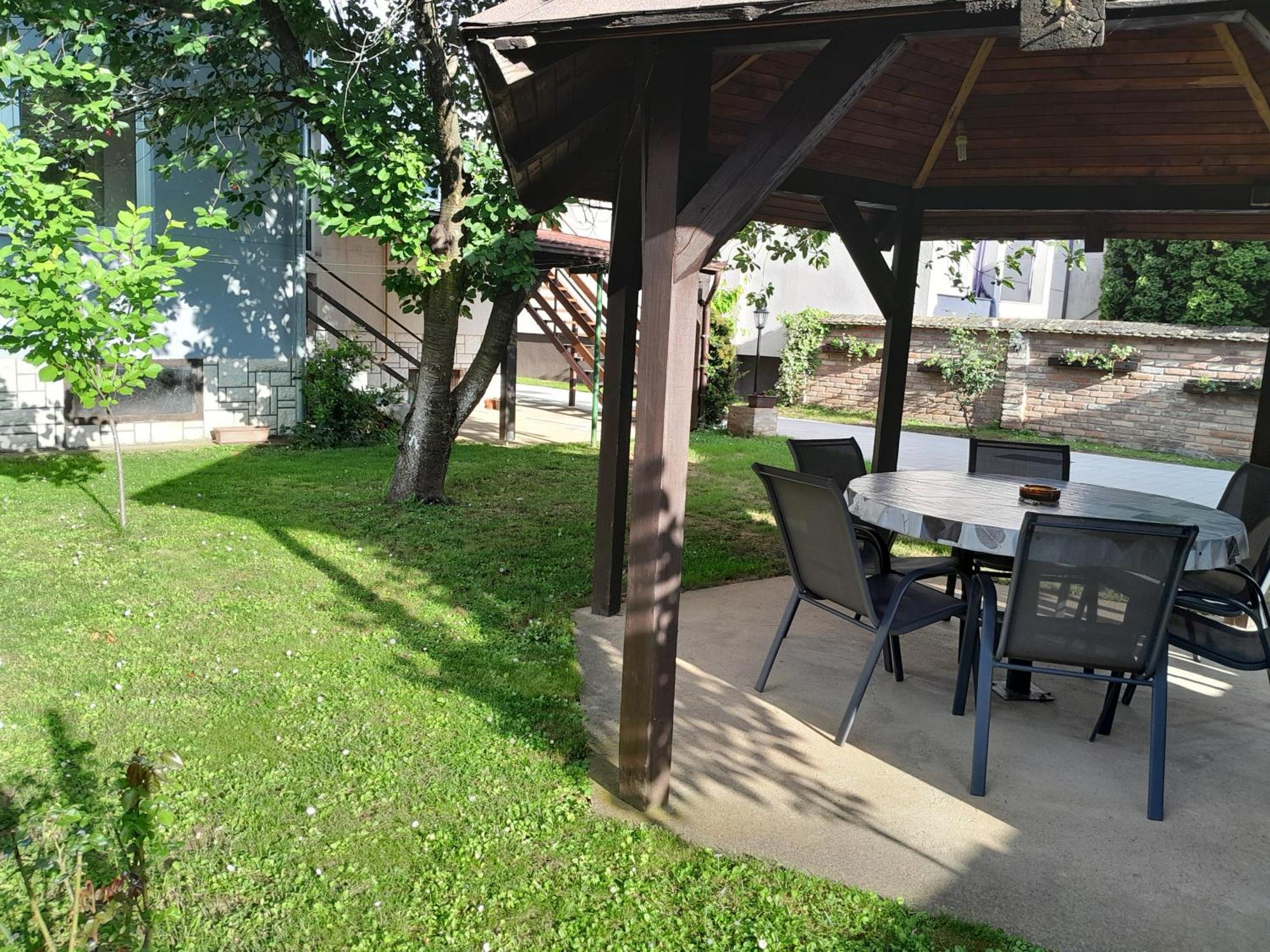 Apartman Kod Dide I Bake Vukovar Buitenkant foto